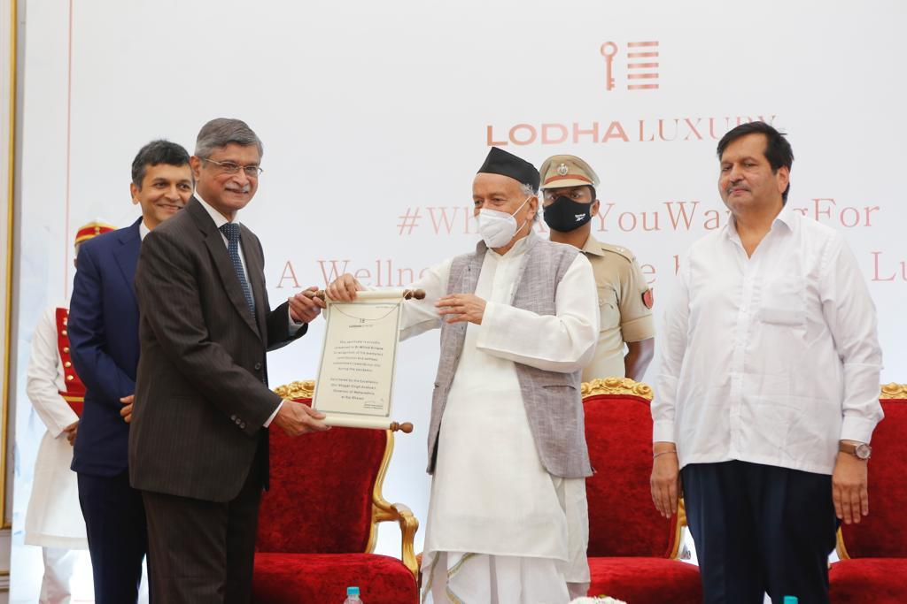 Dr Kirtane being felicitated by The Governer of Maharashtra Shri Koshiyari for his medical services in the Covid19 Pandemic (10 October 2021)